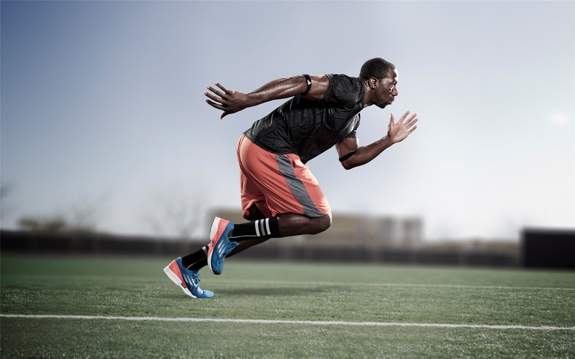 主裁判判罚尺度公开透明化,减少争议判决,主裁判可以罚下边裁吗